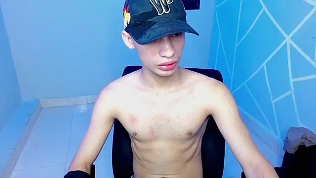 Axel fox77 online show from July 30, 2026, 11:59 pm