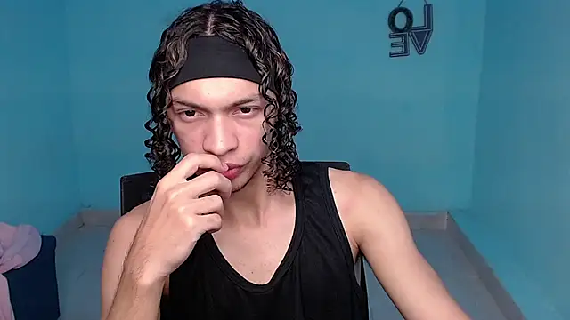 Axel fox77 online show from August 6, 2026, 11:17 pm