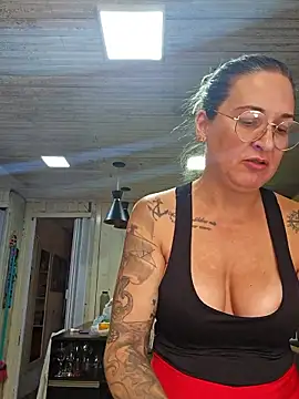 Snapshot of bellafortune69 chatting on January 15, 2026, 2:21 pm bellafortune69 online show from January 15, 2026, 2:21 pm