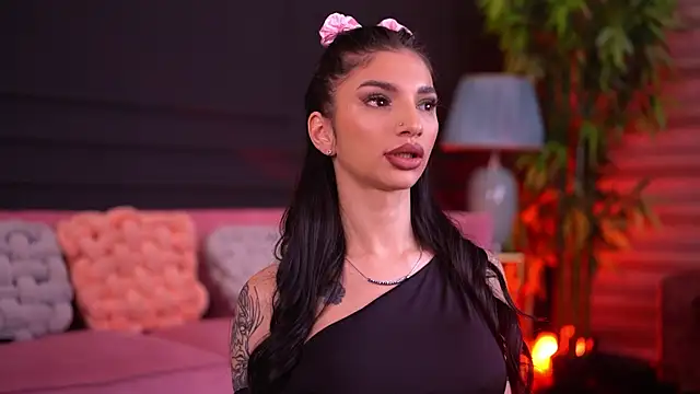 Snapshot of NyssaSky chatting on February 7, 2026, 6:33 pm NyssaSky online show from February 7, 2026, 6:33 pm