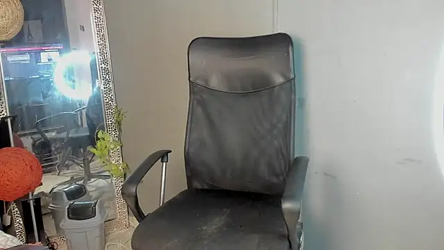 Snapshot of dylaans19 chatting on February 11, 2026, 2:33 pm dylaans19 online show from February 11, 2026, 2:33 pm