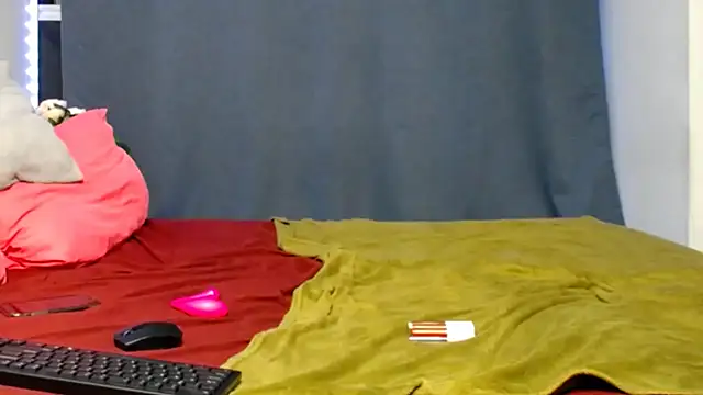 FifiBae1 online show from April 21, 2026, 2:04 am