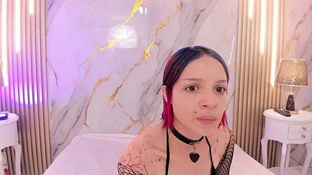 LaxiZoe online show from February 11, 2026, 8:03 pm