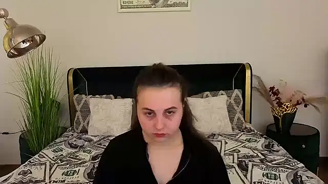 MikaFoxy online show from April 22, 2026, 5:32 am