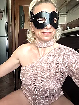 DahliaDew online show from January 14, 2026, 10:32 am