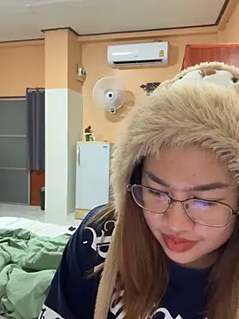 Snapshot of Ponthip chatting on February 2, 2026, 7:45 pm Ponthip online show from February 2, 2026, 7:45 pm