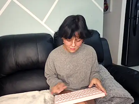 Snapshot of Yumicoco_ chatting on February 5, 2026, 3:44 am Yumicoco online show from February 5, 2026, 3:44 am