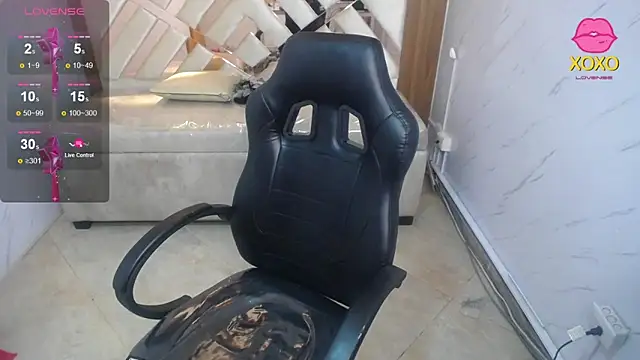 Clhoe b online show from April 15, 2026, 1:01 am