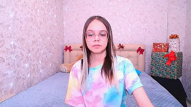 Snapshot of LolliStrawberry chatting on January 11, 2026, 2:49 am LolliStrawberry online show from January 11, 2026, 2:49 am