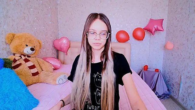 LolliStrawberry online show from March 21, 2026, 4:06 am