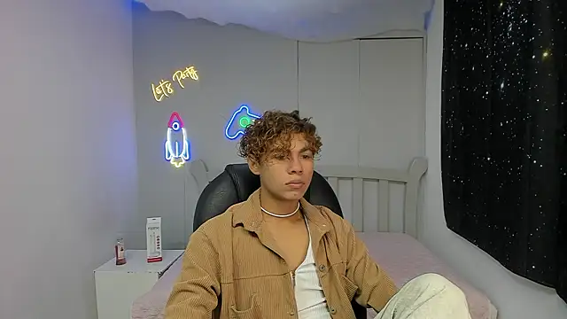 Anyelo Twink online show from February 3, 2026, 8:14 pm