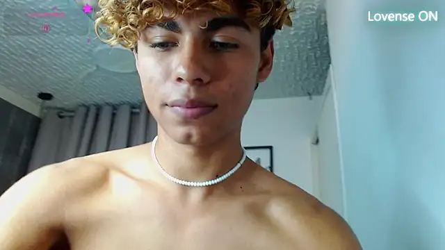 Anyelo Twink online show from July 4, 2026, 4:24 pm