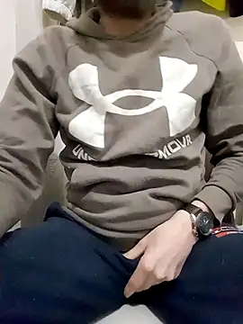 80julien online show from March 1, 2026, 5:42 am