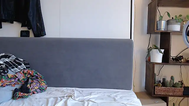 therealsun8 online show from April 12, 2026, 5:56 am