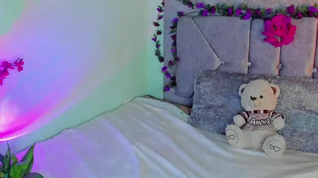 Britanny77 online show from March 26, 2026, 11:43 pm