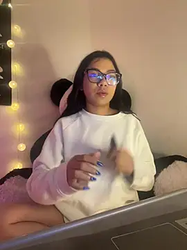 Little Lexyy online show from April 2, 2026, 4:32 am