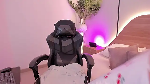 cataleya castle online show from February 25, 2026, 12:15 pm