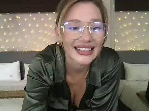 Stella muse online show from March 19, 2026, 4:05 am