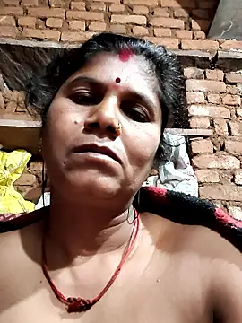 Snapshot of Hot_di97 chatting on February 5, 2026, 7:40 pm Hot di97 online show from February 5, 2026, 7:40 pm