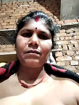 Snapshot of Hot_di97 chatting on February 6, 2026, 8:12 pm Hot di97 online show from February 6, 2026, 8:12 pm