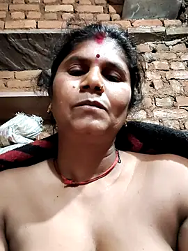 Snapshot of Hot_di97 chatting on February 8, 2026, 10:46 pm Hot di97 online show from February 8, 2026, 10:46 pm