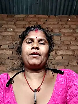 Hot di97 online show from April 17, 2026, 10:57 pm