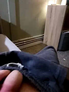 Snapshot of Hertsguy1984 chatting on April 13, 2026, 11:21 pm Hertsguy1984 online show from April 13, 2026, 11:21 pm