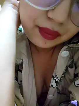 Snapshot of Sexy-Mouna chatting on April 7, 2026, 1:28 am Sexy-Mouna online show from April 7, 2026, 1:28 am