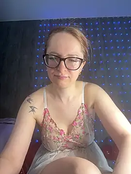 coy girl  online show from February 17, 2026, 11:18 am