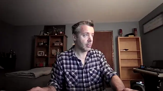 chrisw8140 online show from March 16, 2026, 5:44 am