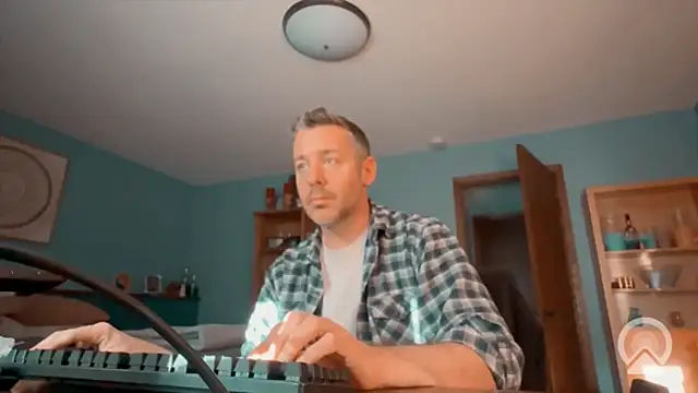 chrisw8140 online show from May 11, 2026, 12:38 am