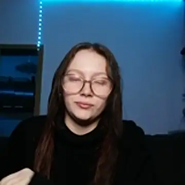 YoungLisaa18 online show from January 19, 2026, 4:00 pm