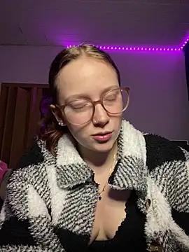 YoungLisaa18 online show from February 17, 2026, 8:15 pm