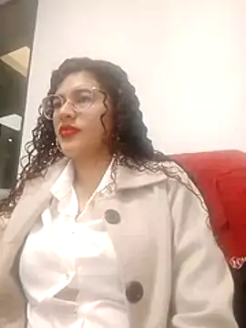 curlyheat online show from April 28, 2026, 12:43 pm