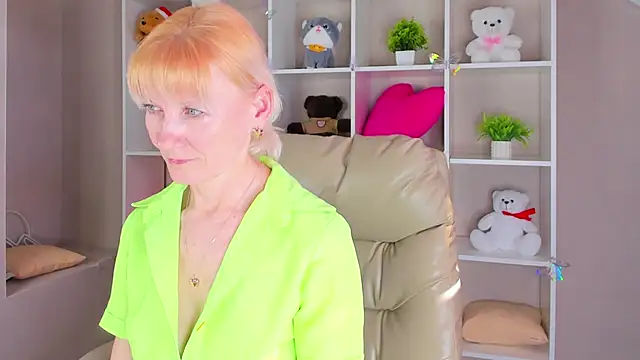 Julie Lucas online show from March 31, 2026, 9:21 am