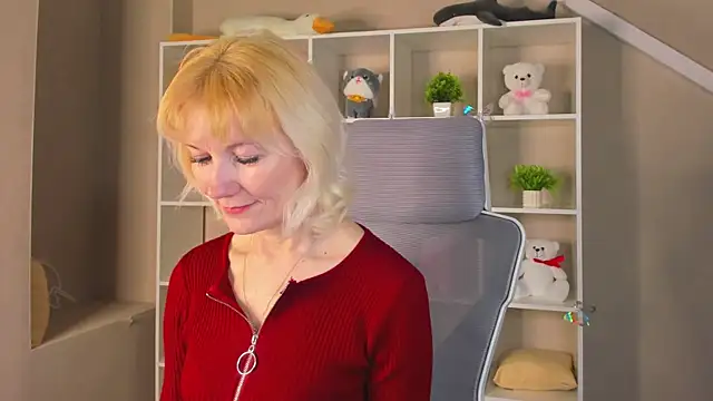 Julie Lucas online show from April 8, 2026, 12:21 am