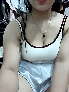 Ngocmai lazdy online show from April 11, 2026, 3:27 pm