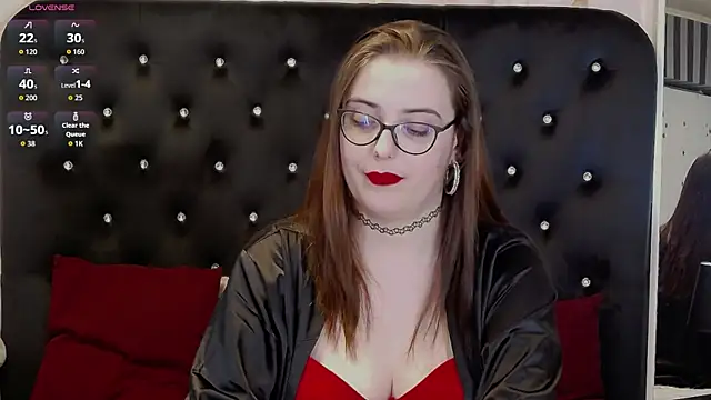 JulieAnnX online show from May 7, 2026, 5:57 am