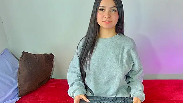 Snapshot of Anniecute__ chatting on April 15, 2026, 5:42 pm Anniecute online show from April 15, 2026, 5:42 pm