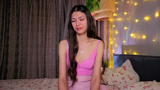 NeliaBermea online show from April 16, 2026, 9:39 pm