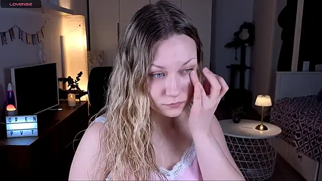 Snapshot of missyourtouch chatting on April 26, 2026, 5:32 pm missyourtouch online show from April 26, 2026, 5:32 pm
