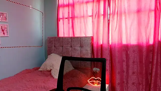 talia mystic online show from February 9, 2026, 1:26 pm