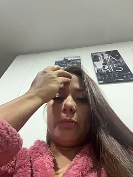 Pretty  Milf online show from April 4, 2026, 11:13 pm