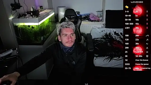 Rayzel White online show from March 3, 2026, 7:42 pm