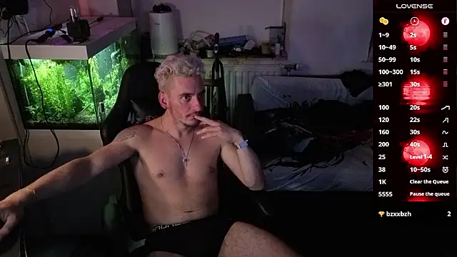 Rayzel White online show from March 13, 2026, 9:43 pm