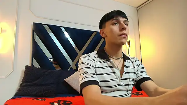 Snapshot of Alexander_Collinss chatting on February 5, 2026, 3:33 am Alexander Collinss online show from February 5, 2026, 3:33 am