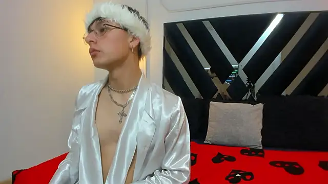 Snapshot of Alexander_Collinss chatting on February 13, 2026, 3:35 am Alexander Collinss online show from February 13, 2026, 3:35 am