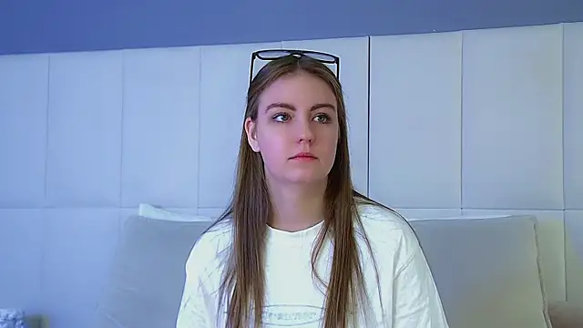 SofiaSarvain online show from February 5, 2026, 6:29 am