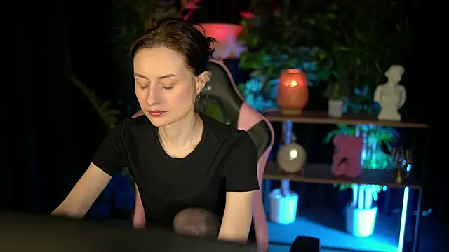 baby luna xo online show from February 26, 2026, 9:52 am