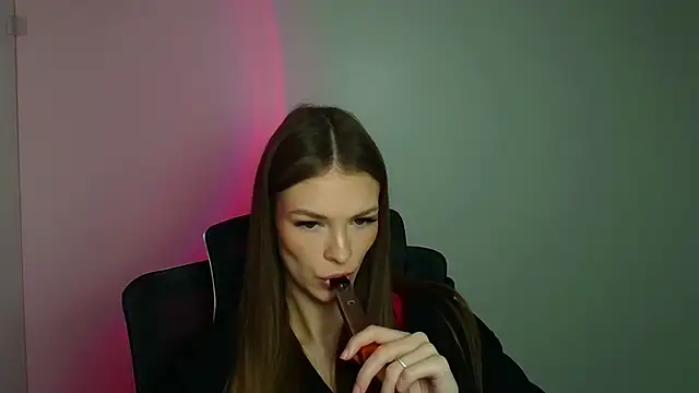 Snapshot of Lina_Loveuu chatting on February 19, 2026, 12:45 pm Lina Loveuu online show from February 19, 2026, 12:45 pm